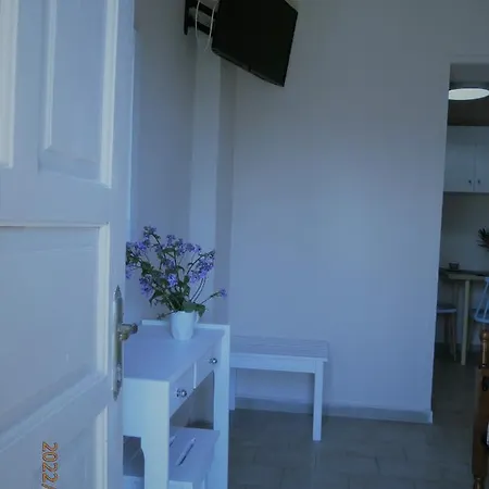 Athina Ipsos