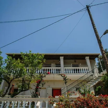Apartment Athina Ipsos
